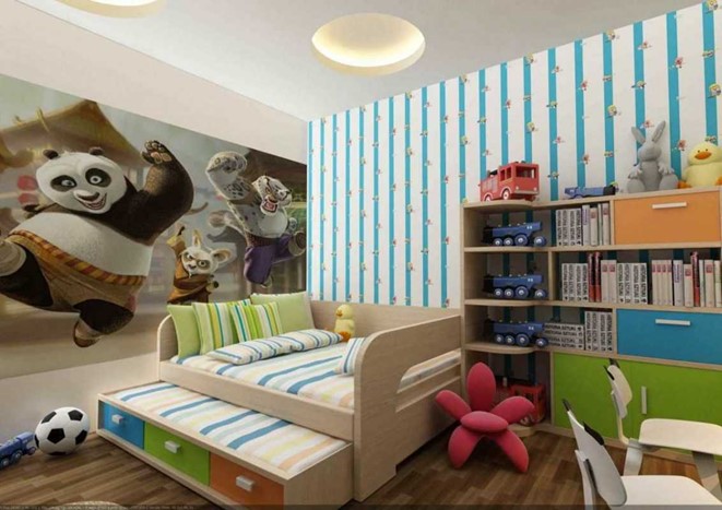 Phòng ngủ của cậu con trai được thiết kế với tông màu tươi sáng, trang trí vui mắt.