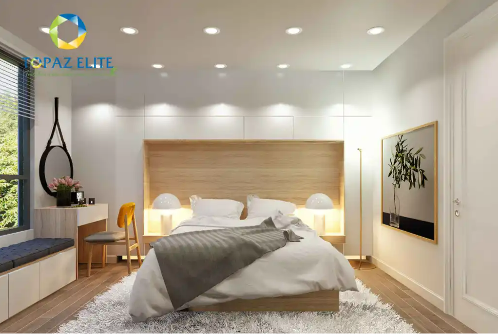 Phòng ngủ master với điểm nhấn đầu giường ấm áp từ chất liệu gỗ và đèn LED.