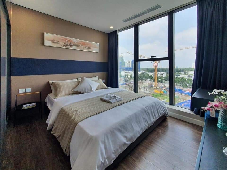 Phòng ngủ căn hộ Sunshine City Sài Gòn được thiết kế theo phong cách hiện đại tối giản, tạo cảm giác bình yên, thư thái.