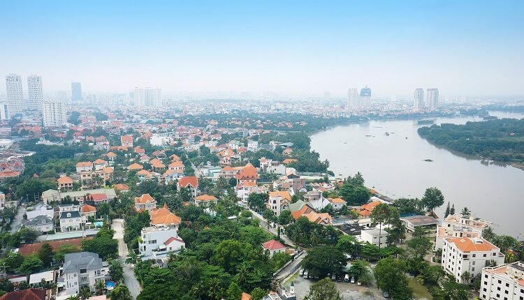 Khu vực Thảo Điền có một mặt giáp sông Sài Gòn, một mặt liền kề tuyến Metro số 1.