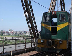 Bỏ đường sắt trên cầu Long Biên?