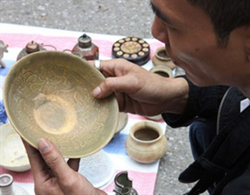 Chợ đồ cũ và đồ cổ tại Hà Nội: Đến hẹn lại lên