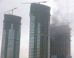 Tòa tháp cao nhất Keangnam bốc khói đen