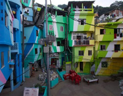 Khu ổ chuột đầy màu sắc ở Rio de Janeiro