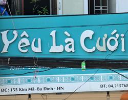 Những biển quảng cáo hài hước ở Hà Nội