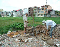 Tăng cường kiểm tra, xử lý nạn đổ đất thải trái phép trên đường Láng - Hoà Lạc