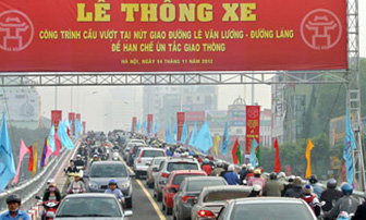 Thông xe cầu vượt Lê Văn Lương-Láng Hạ