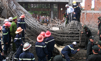 Lại sập mái vòm bê tông gần 800 m2, một công nhân tử nạn