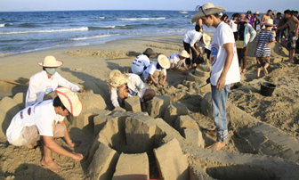 TP Đà Nẵng: Sáng tác tượng cát trên bãi biển Mỹ Khê