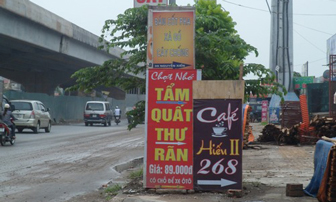 Ngẩn ngơ với biển hiệu sai lỗi chính tả trên đường Nguyễn Xiển
