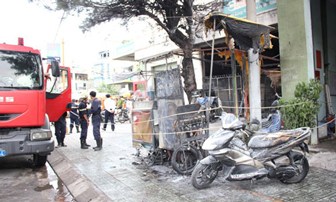 TP HCM: Cháy cây xăng dữ dội, một bé trai thiệt mạng