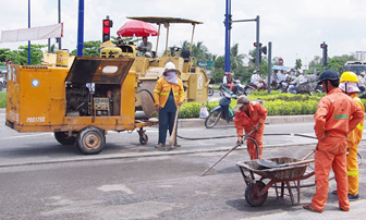 Chưa rõ nguyên nhân gây lún đại lộ Đông Tây