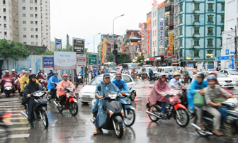 Giao thông Hà Nội hỗn loạn vì mưa ngập