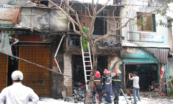 Đà Nẵng: Cháy cửa hàng sơn, thiệt hại hàng chục tỷ đồng