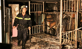 TP HCM: Cửa hàng nệm cháy rụi trong đêm