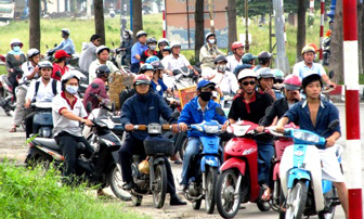 TP.HCM: Ùn tắc nghiêm trọng trên xa lộ Hà Nội