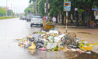 Rác lại ngập tràn thành phố Vinh