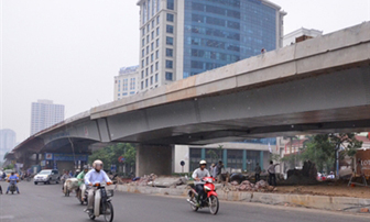 Cấm xe tải đi trên cầu vượt Nguyễn Chí Thanh - Liễu Giai 