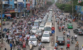 Chính phủ yêu cầu Hà Nội, TPHCM tiếp tục nghiên cứu đổi giờ học, giờ làm