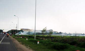 Hà Nội: Đốt rơm rạ ảnh hưởng đến giao thông