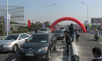 Thông xe cầu vượt thép nút giao thông ngã tư Vũng Tàu