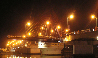 Đề xuất quay cầu sông Hàn lúc 12 giờ đêm