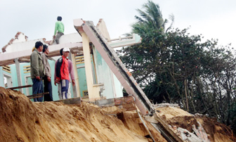 TP Long Xuyên: Thêm 6 căn nhà bị cuốn trôi ra sông Hậu