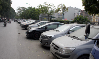 Hà Nội bắt đầu chiến dịch thu hồi bãi ô tô dưới lòng đường