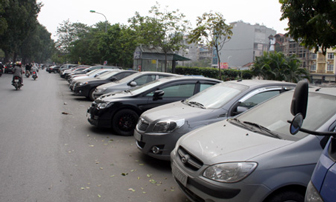 Hà Nội: Người dân choáng váng với mức phí trông ôtô mới