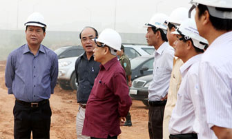 Bộ trưởng Đinh La Thăng bức xúc với tiến độ của dự án nhà ga T2