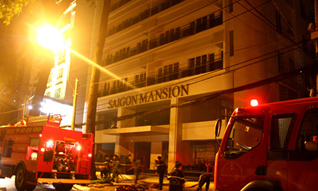 Tòa cao ốc Saigon Mansion chưa hoàn thiện đã cháy