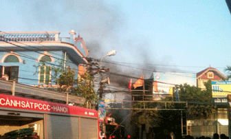 Hà Nội: Cháy cửa hàng gas, 2 mẹ con tử vong