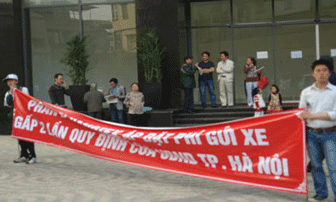 Dân Hà Nội rầm rộ phản đối dịch vụ chung cư