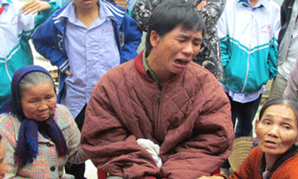 Cầu đổ sập ở Quảng Ngãi, 7 công nhân gặp nạn
