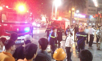 Hà Nội: Tầng hầm tòa nhà Vincom bốc cháy