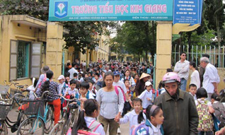Hà Nội: Lại quay về giờ học cũ sau 1 ngày… đổi giờ