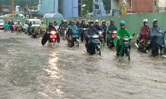 TPHCM lại ngập sâu trên diện rộng