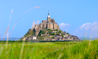 Kiến trúc Trung cổ trên hòn đảo đẹp nhất nước Pháp