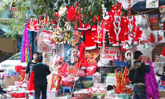 Ảnh: Phố phường Hà Nội tràn ngập sắc màu đón Giáng sinh