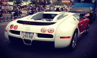 Siêu xe Bugati Veyron ở Sài Gòn là của đại gia bất động sản? 
