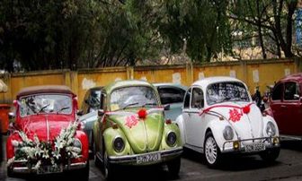 Người Hà Nội choáng với đám cưới rước dâu bằng dàn siêu xe cổ
