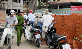 Ngã từ tầng 4 trụ sở Liên đoàn Lao Động: một công nhân tử vong 