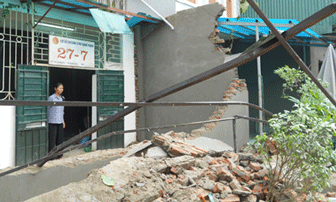 Hà Nội: Ngang nhiên xây nhà bít cửa nhà dân 