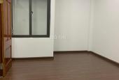 Tôi cần bán nhà ngõ 8 Bùi Ngọc Dương, giá 4,4 tỷ, 45m2x3T, ô tô đỗ gần