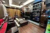 Con trai đi du học, cần bán nhà riêng phố Chùa Láng. 60m2, 7 tầng, oto trong nhà, giá bán 13.5 tỷ
