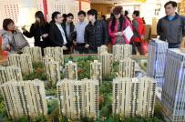 Doanh nghiệp địa ốc Trung Quốc “xoay” đủ cách để bán nhà
