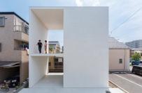 Thiết kế nhà nhỏ với ban công rộng ở Tokyo