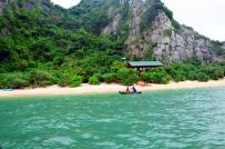 Quảng Ninh: Tự ý xây nhà điều hành trái phép giữa vịnh Hạ Long