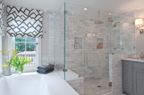 Những gợi ý thiết kế cửa sổ giúp phòng tắm thoáng sáng hơn