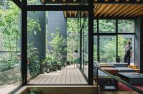 Ngôi nhà Nhật yên bình được bao quanh bởi cây xanh